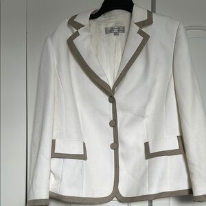 Tahari White and Tan Structured Blazer with Classic Cut
